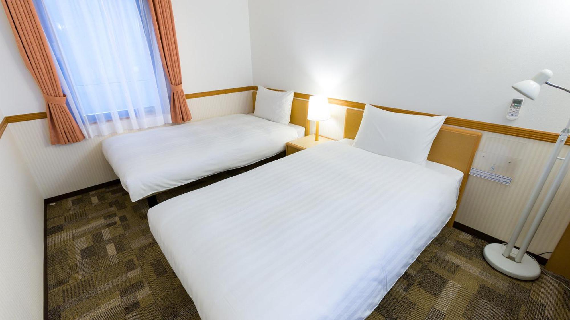 Toyoko Inn Shin-Yokohama Ekimae Shinkan Szoba fotó